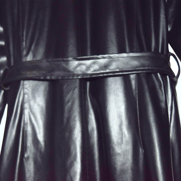 "CAPPOTTO IN VINILE NERO"